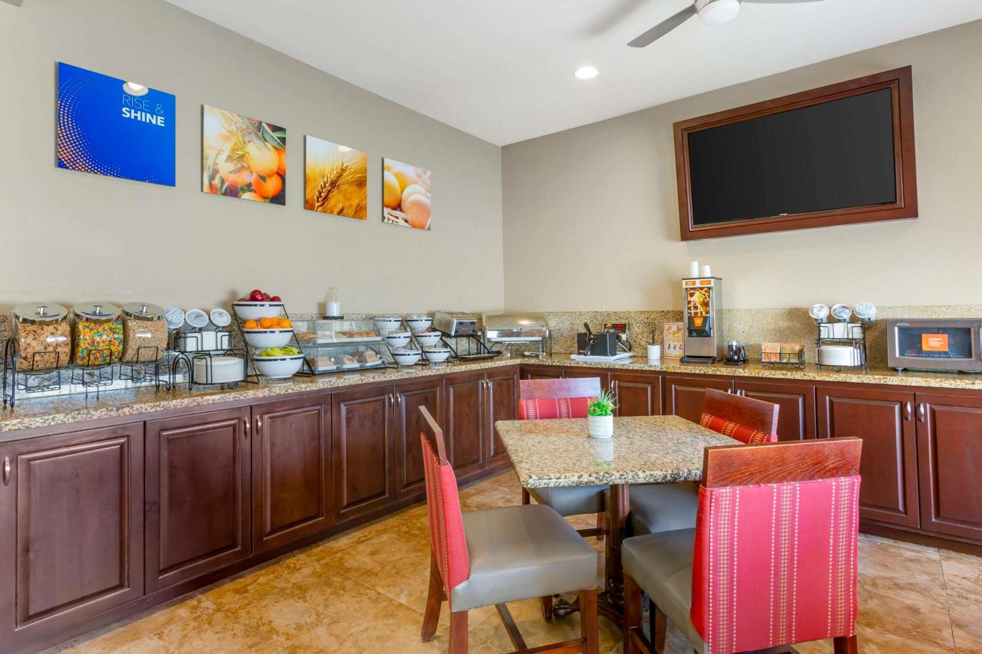 Comfort Inn West Phoenix At 27Th Ave And I-I0 Экстерьер фото