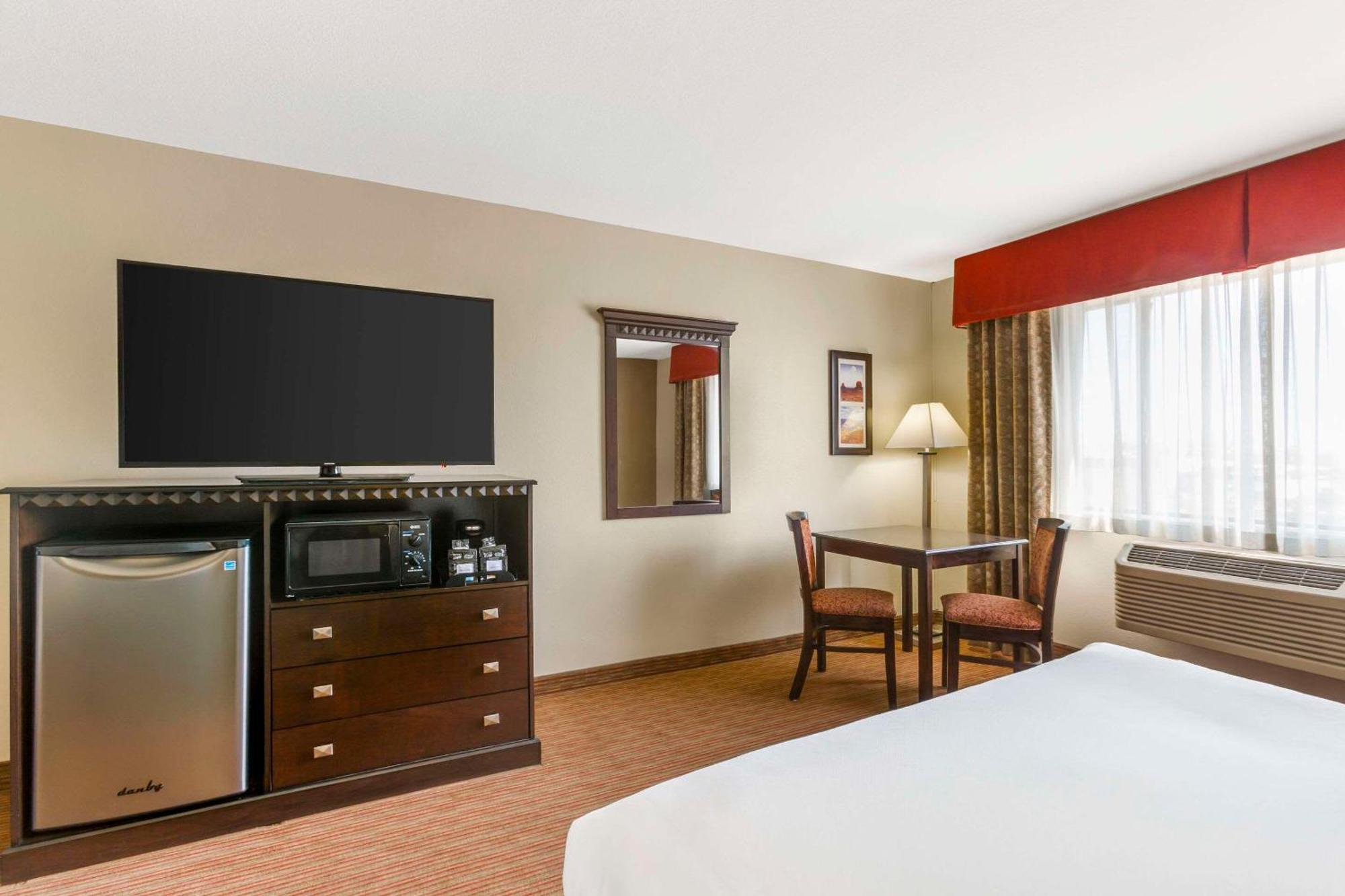 Comfort Inn West Phoenix At 27Th Ave And I-I0 Экстерьер фото
