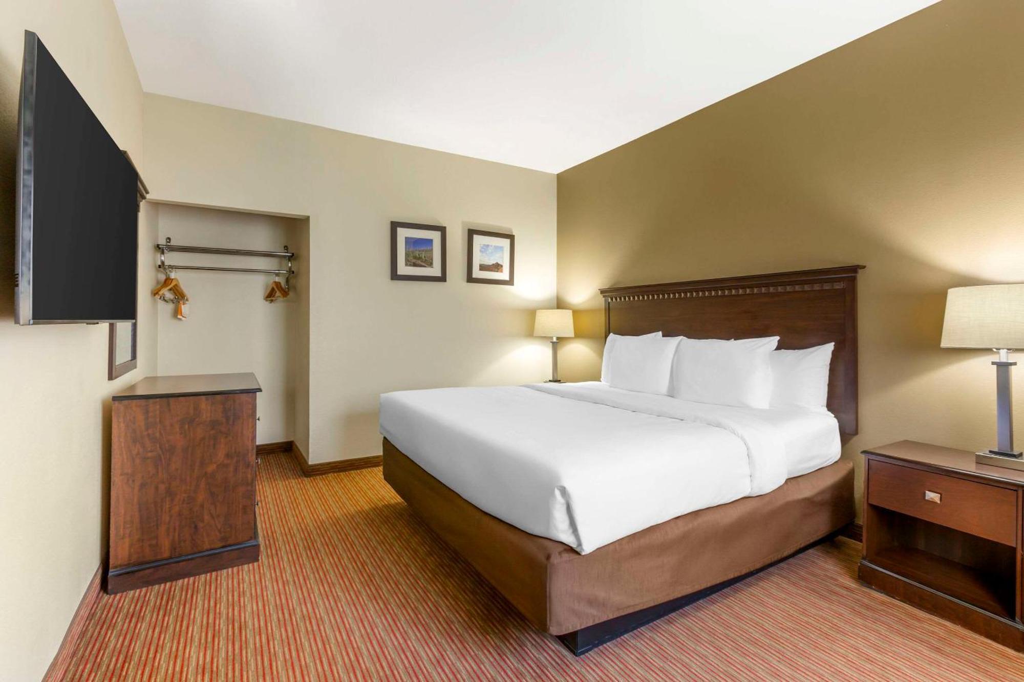 Comfort Inn West Phoenix At 27Th Ave And I-I0 Экстерьер фото